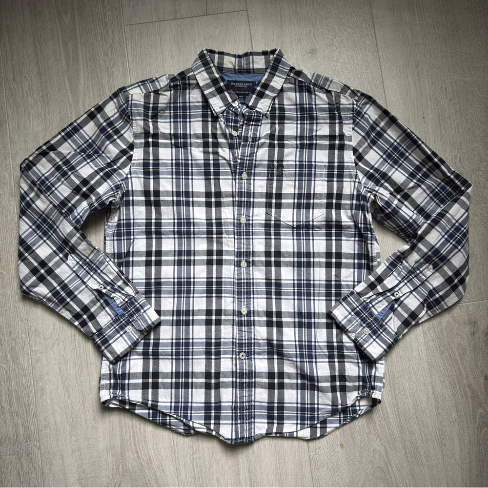 American Eagle Outfitters Blue and White Casual Button Down Shirt